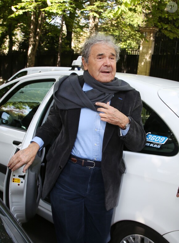 Exclusif - Pierre Perret arrivant à l'enregistrement de l'émission "Vivement Dimanche" à Paris le 9 avril 2014. L'émission sera diffusée le 13 avril