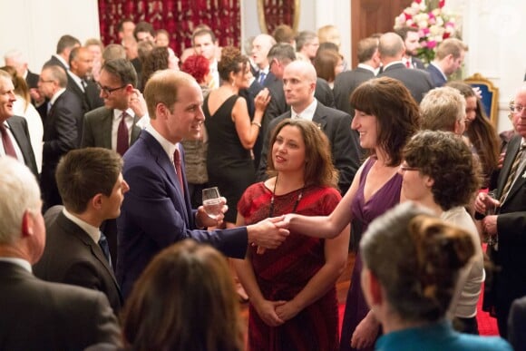 Le prince William au milieu des invités le 10 avril 2014 en Nouvelle-Zélande, lors d'une réception organisée par le gouverneur général à Wellington.