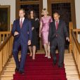  Le prince William et Kate Middleton arrivant avec le gouverneur général de Nouvelle-Zélande Sir Mateparae et son épouse Janine à la réception organisée à Wellington pour le dévoilement d'un nouveau portrait de la reine Elizabeth II, commandé par la New Zealand Portrait Gallery et réalisé par le jeune artiste Nick Cuthell. 