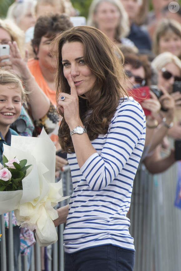Kate Middleton, d'humeur espiègle, et le prince William étaient en visite à Auckland le 11 avril 2014 dans le cadre de leur tournée en Nouvelle-Zélande. Après une visite de la base de l'Emirates Team New Zealand, ils se sont affrontés lors d'une course nautique, que la duchesse de Cambridge a remportée haut la main.