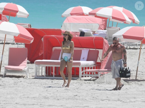 Emily DiDonato en plein shooting sur une plage de Miami. Le 14 avril 2014.