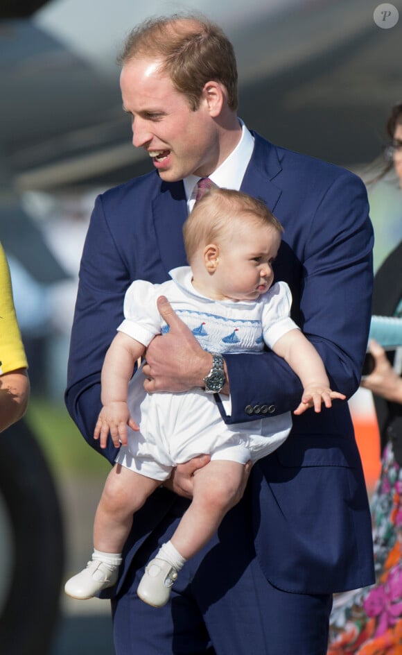 Le prince William et le prince George à leur arrivée en Australie le 16 avril 2014 en provenance de la Nouvelle-Zélande, débutant à Sydney une tournée de neuf jours.