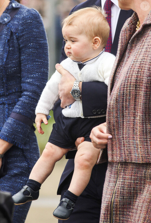Le prince George de Cambridge au moment du départ du prince William et Kate Middleton de Nouvelle-Zélande, le 16 avril 2014