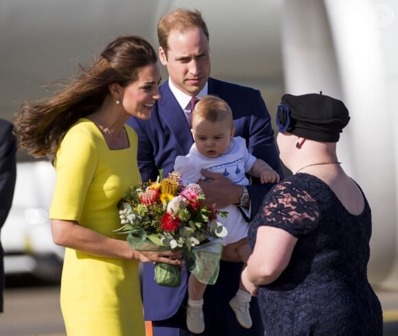 Le prince William, la duchesse Catherine et le prince George de Cambridge à leur arrivée à Sydney le 16 avril 2014 pour la suite de leur tournée officielle ''Down Under''.