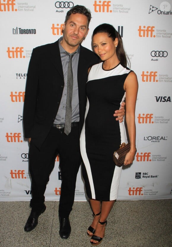 Thandie Newton (enceinte) et son époux Ol Parker à Toronto, le 8 septembre 2013. 