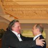 Gerard Depardieu a été reçu par Vladimir Poutine dans sa datcha de Sotchi sur les bords de la Mer Noire ou le président russe lui a remis son passeport de citoyen russe le 5 janvier 2013.