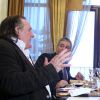 Gérard Depardieu a été reçu par Vladimir Poutine dans sa datcha de Sotchi sur les bords de la Mer Noire ou le président russe lui a remis son passeport de citoyen russe le 5 janvier 2013.