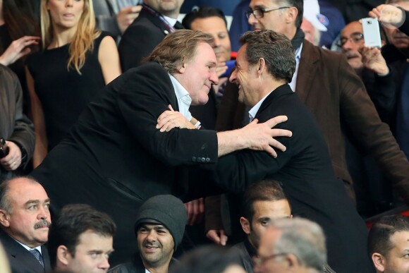 Gérard Depardieu et Nicolas Sarkozy - Match de football de la Ligue des Champions entre le PSG et Chelsea au Parc des Princes à Paris le 2 avril 2014.