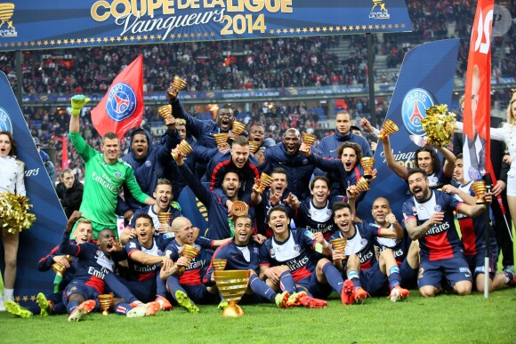 L'équipe du PSG lors de la finale de football de la Coupe de la Ligue, PSG - Lyon (2-1), au Stade de France à Paris le 19 avril 2014. 