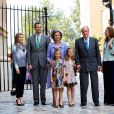  La princesse Letizia d'Espagne, Felipe d'Espagne, la reine Sofia, les deux princesses Sofia et Leonor, le roi Juan Carlos et l'infante Elena lors de la messe de P&acirc;ques &agrave; Palma de Majorque le 20 avril 2014. 