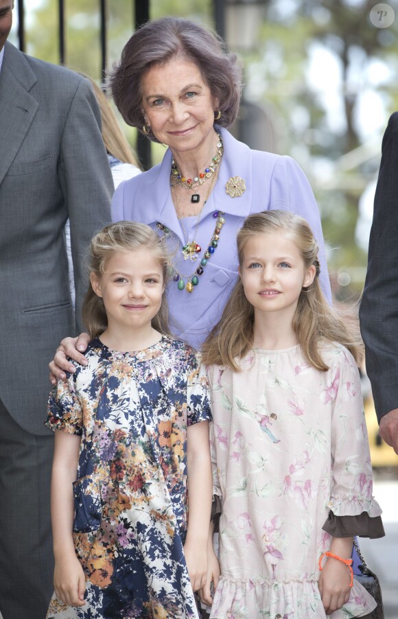 La reine Sofia, les deux princesses Sofia et Leonor lors de la messe de Pâques à Palma de Majorque le 20 avril 2014.