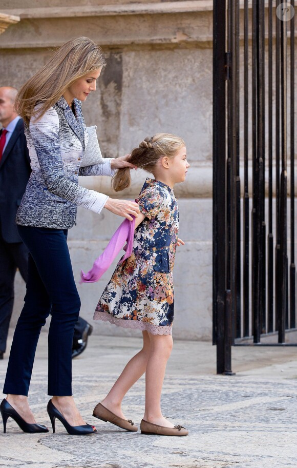La princesse Letizia d'Espagne et Sofia lors de la messe de Pâques à Palma de Majorque le 20 avril 2014.