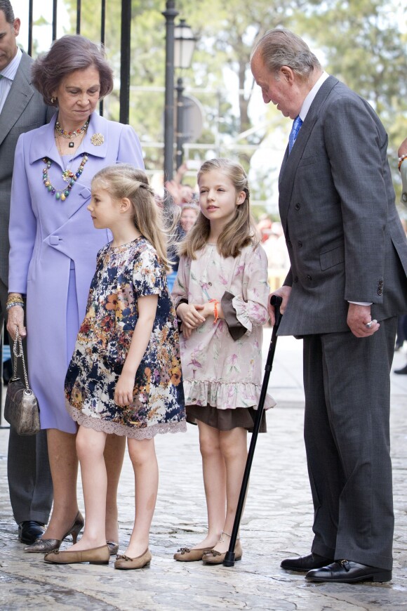 La reine Sofia, les deux princesses Sofia et Leonor, le roi Juan Carlos lors de la messe de Pâques à Palma de Majorque le 20 avril 2014.