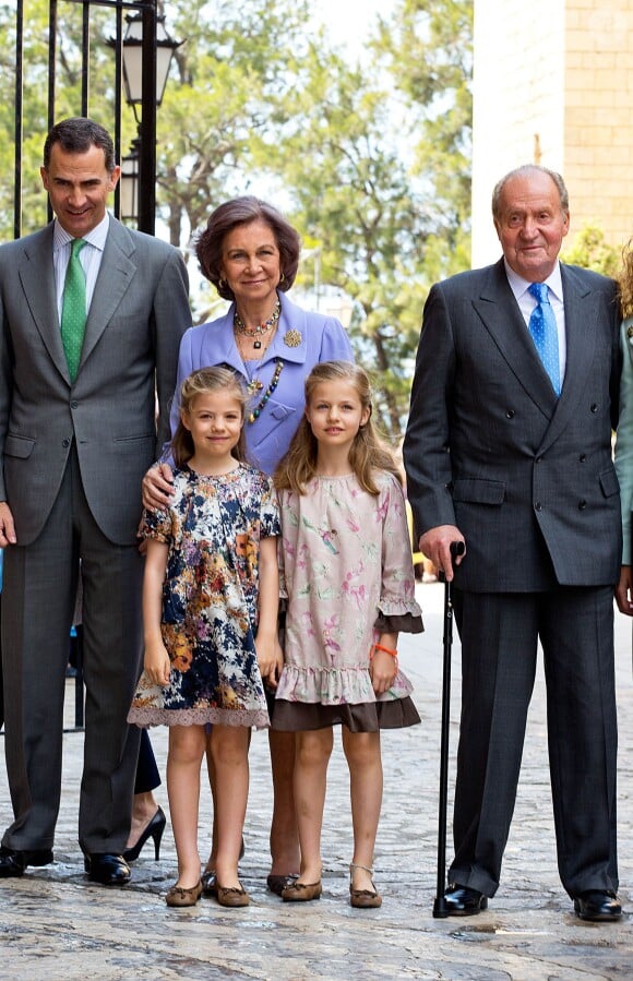 Felipe d'Espagne, la reine Sofia, les deux princesses Sofia et Leonor, le roi Juan Carlos lors de la messe de Pâques à Palma de Majorque le 20 avril 2014.