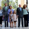  La princesse Letizia d'Espagne, Prince Felipe, la reine Sofia, les deux princesses Sofia et Leonor, le roi Juan Carlos et l'infante Elena lors de la messe de P&acirc;ques &agrave; Palma de Majorque le 20 avril 2014. 