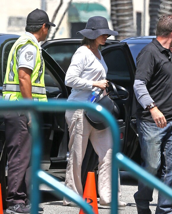 Jennifer Aniston sur le tournage du drame "Cake" à Los Angeles, le 22 avril 2014.
