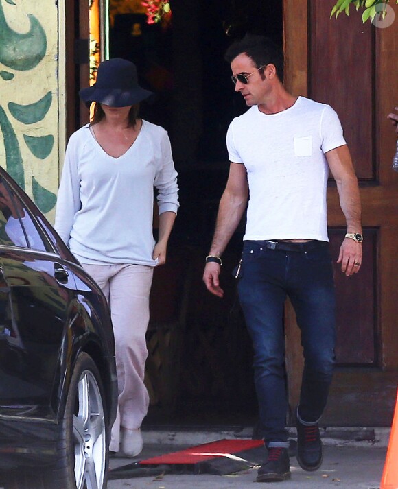 Exclusif - Justin Theroux va rendre une nouvelle visite à sa fiancée Jennifer Aniston sur le tournage du film "Cake" à Los Angeles, le 22 avril 2014.