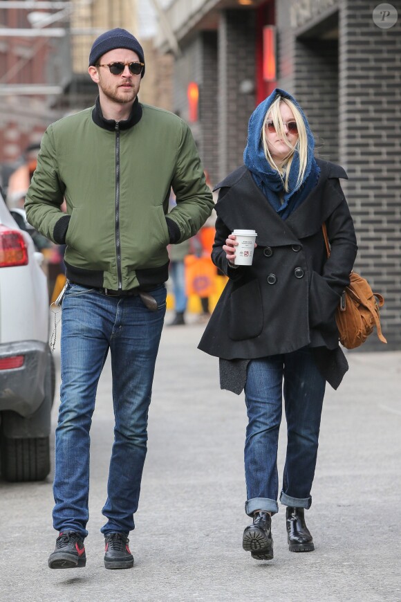 Dakota Fanning et Jamie Strachan, son petit-ami, à New York, le 4 mars 2014.