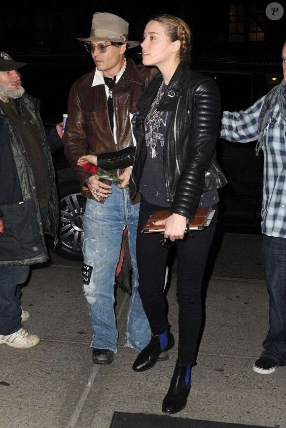 Johnny Depp emmène sa fiancée Amber Heard dans une librairie pour son anniversaire (28 ans) à New York, le 22 avril 2014.