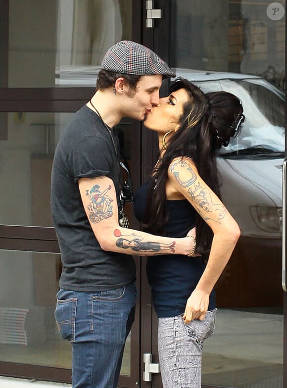 Amy Winehouse et Blake Fielder-Civil à Londres, le 19 avril 2010.