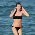  Exclusif - Dree Hemingway, en bikini noir, profite d'une apr&egrave;s-midi ensoleill&eacute;e sur une plage de Miami. Le 23 avril 2014. 