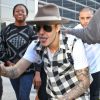 Justin Bieber retenu par la douane à son arrivée à l'aéroport de LAX à Los Angeles, le 24 avril 2014.