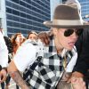 Justin Bieber retenu par la douane à son arrivée à l'aéroport de LAX à Los Angeles, le 24 avril 2014.
