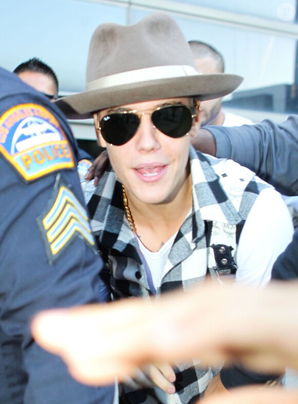 Justin Bieber à l'aéroport de LAX à Los Angeles, le 24 avril 2014.