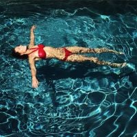 Laury Thilleman : Sexy en bikini rouge au bord d'une piscine, l'ex-Miss épate