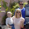 Reese Witherspoon, ses fils Tennessee (qu'elle a eu avec Jim Toth) et de Reese (qu'elle a eu avec Ryan Phillippe) Deacon lors d'un déjeuner en famille chez The Ivy By The Shore à Santa Monica, le 26 avril 2014.