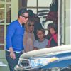 Reese Witherspoon, son mari Jim Toth, leur fils Tennessee et le fils de Reese (qu'elle a eu avec Ryan Phillippe) Deacon lors d'un déjeuner en famille chez The Ivy By The Shore à Santa Monica, le 26 avril 2014.