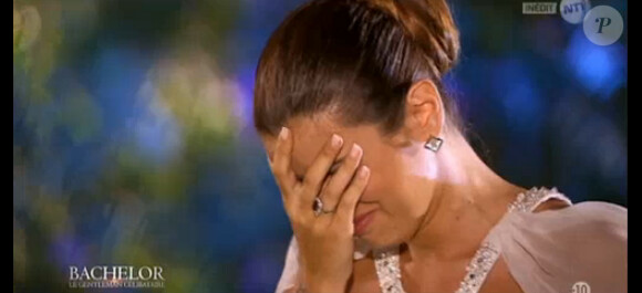 Elodie craque et fond en larmes dans la finale du Bachelor 2014 sur NT1, le lundi 28 avril 2014