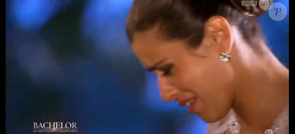 Elodie craque et fond en larmes dans la finale du Bachelor 2014 sur NT1, le lundi 28 avril 2014