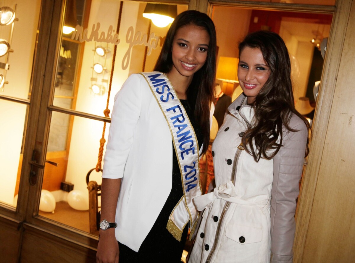 Photo Flora Coquerel Et Malika Ménard à Linauguration Du Pop Up Store Charriol Au Sein De La