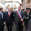 Albert II de Monaco, accompagné du maire Xavier Argenton, lors de sa visite à Parthenay, dans les Deux-Sèvres, le 26 avril 2014, où la famille Grimaldi a des liens historiques.