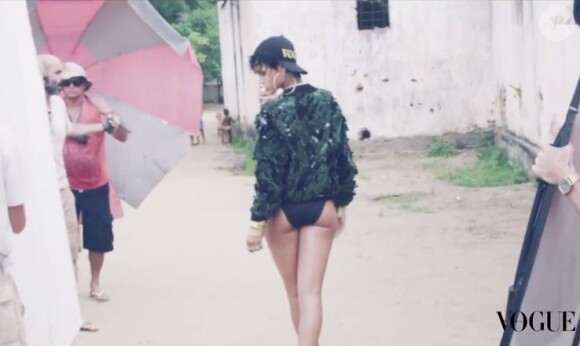 Rihanna dans les coulisses de son shooting pour Vogue Brasil.