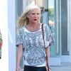 Tori Spelling, très amaincie, se promène avec une amie à West Hollywood, le 31 mars 2014.