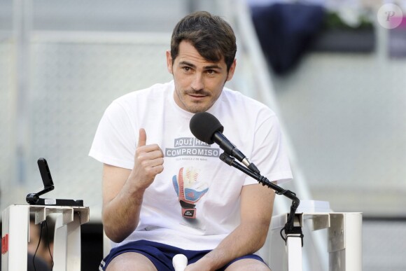 Iker Casillas lors d'un gala de charité organisé par Rafael Nadal et Iker Casillas à Madrid en Espagne le 2 mai 2014.