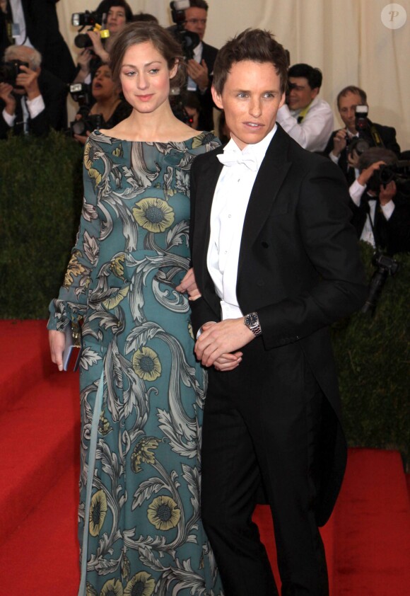 Eddie Redmayne et sa petite-amie Hannah Bagshawe à la Soirée du Met Ball / Costume Institute Gala 2014: "Charles James: Beyond Fashion" à New York, le 5 mai 2014.