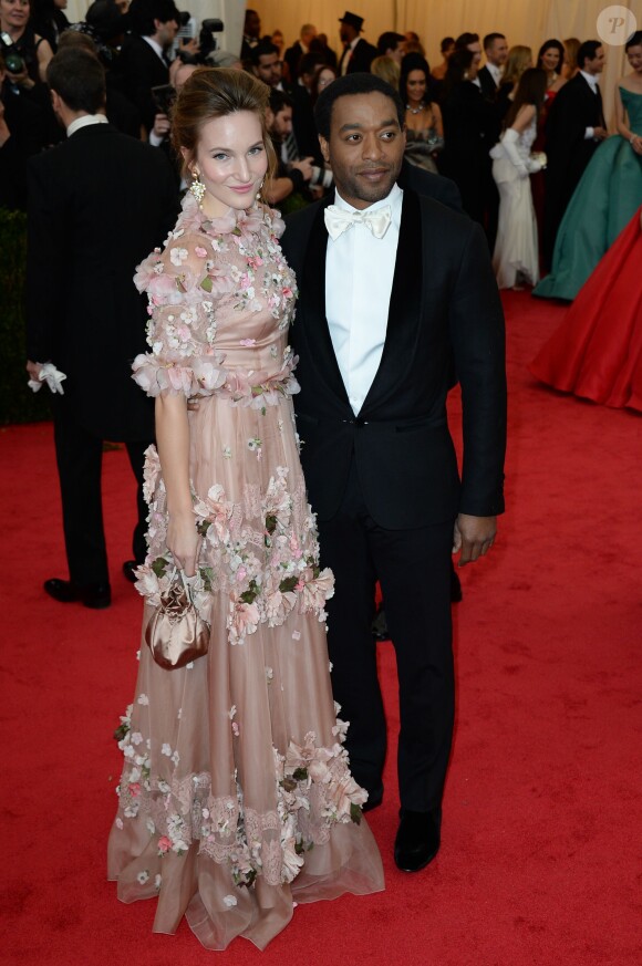 Sari Mercer et Chiwetel Ejiofor à la Soirée du Met Ball / Costume Institute Gala 2014: "Charles James: Beyond Fashion" à New York, le 5 mai 2014.