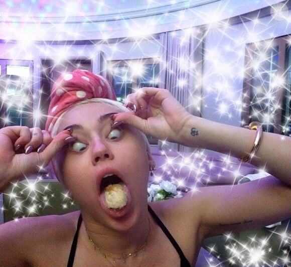 Miley Cyrus plus déjantée que jamais depuis son hospitalisation brutale en avril 2014.