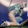 Miley Cyrus en concert dans le cadre de son Bangerz Tour au O2 Arena de Londres, le 6 mai 2014.