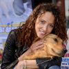 Noémie Lenoir lors d'une opération en faveur des l'association ''Les chiens guides d'aveugles'' à Nice, le 3 mai 2014.