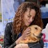 La jolie Noémie Lenoir lors d'une opération en faveur des l'association ''Les chiens guides d'aveugles'' à Nice, le 3 mai 2014.