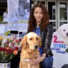 Noémie Lenoir lors d'une opération en faveur des l'association ''Les chiens guides d'aveugles'' à Nice, le 3 mai 2014.
