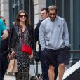 Jake Gyllenhaal se promène dans les rues de New York avec sa compagne Alyssa Miller le 7 mai 2014