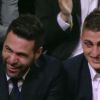 Salvatore Sirigu et Marco Verratti hilares pendant le discours en français de leur coéquipier Zlatan Ibrahimovic qui reçoit le titre du meilleur joueur de L1 lors des trophées UNFP le dimanche 11 mai 2014.