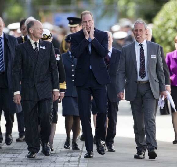 Le prince William lors de sa visite du HMS Alliance à Gosport, dans le Hampshire, le 12 mai 2014.