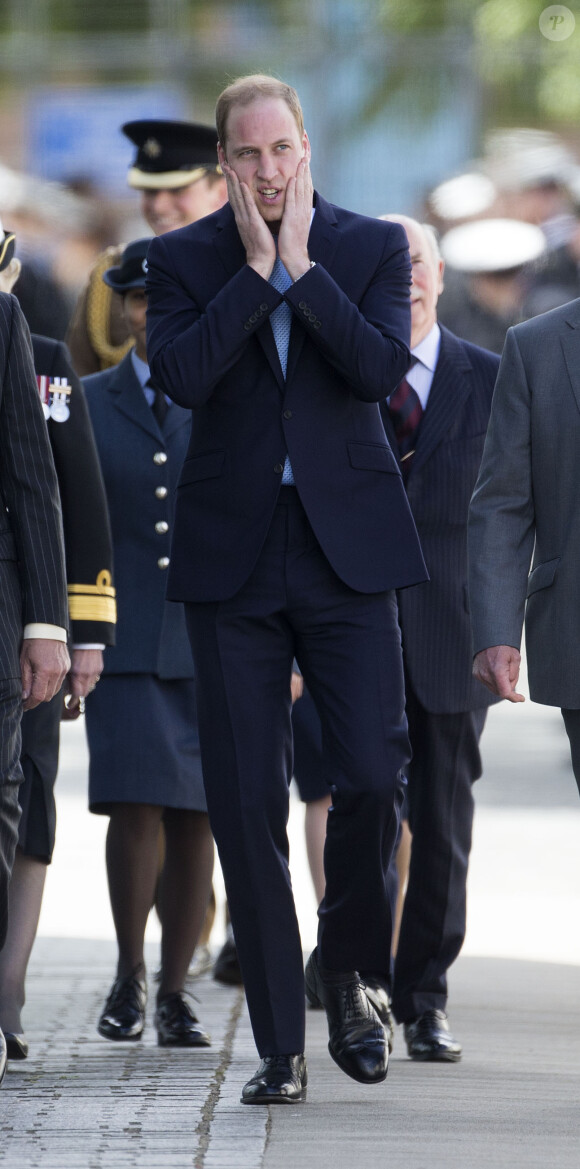 Les effets du rhum ? Le prince William lors de sa visite du HMS Alliance à Gosport, dans le Hampshire, le 12 mai 2014.
