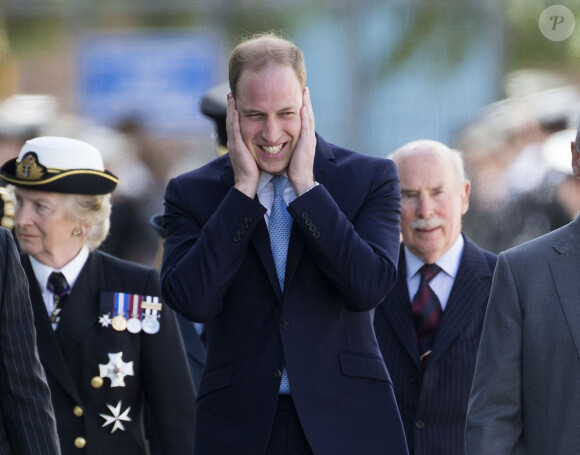 Les effets du rhum ? Le prince William lors de sa visite du HMS Alliance à Gosport, dans le Hampshire, le 12 mai 2014.